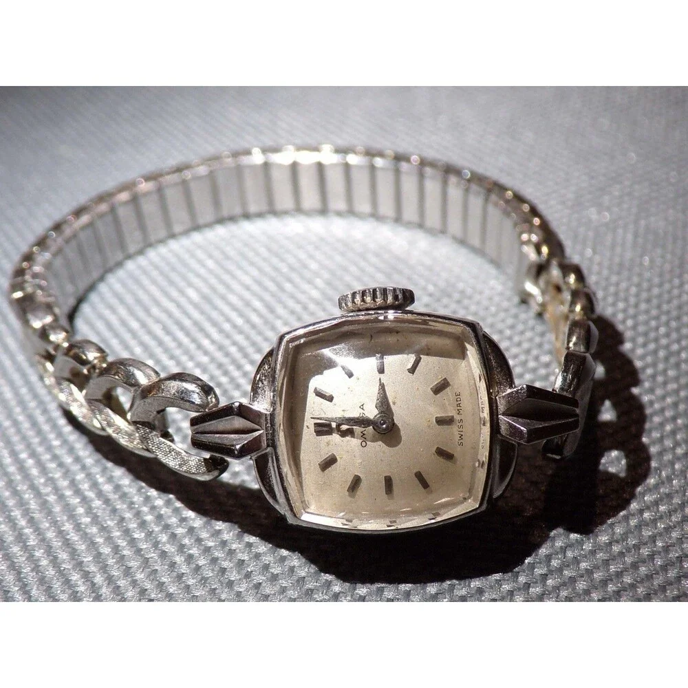 Vintage 1960s Omega Ladies 18K Gold Manual Wind Watch WORKS